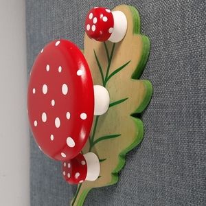 Fairy Gnome Garden Play Wood Miniature Carved Mushroom Painted Table Chairs Leaf